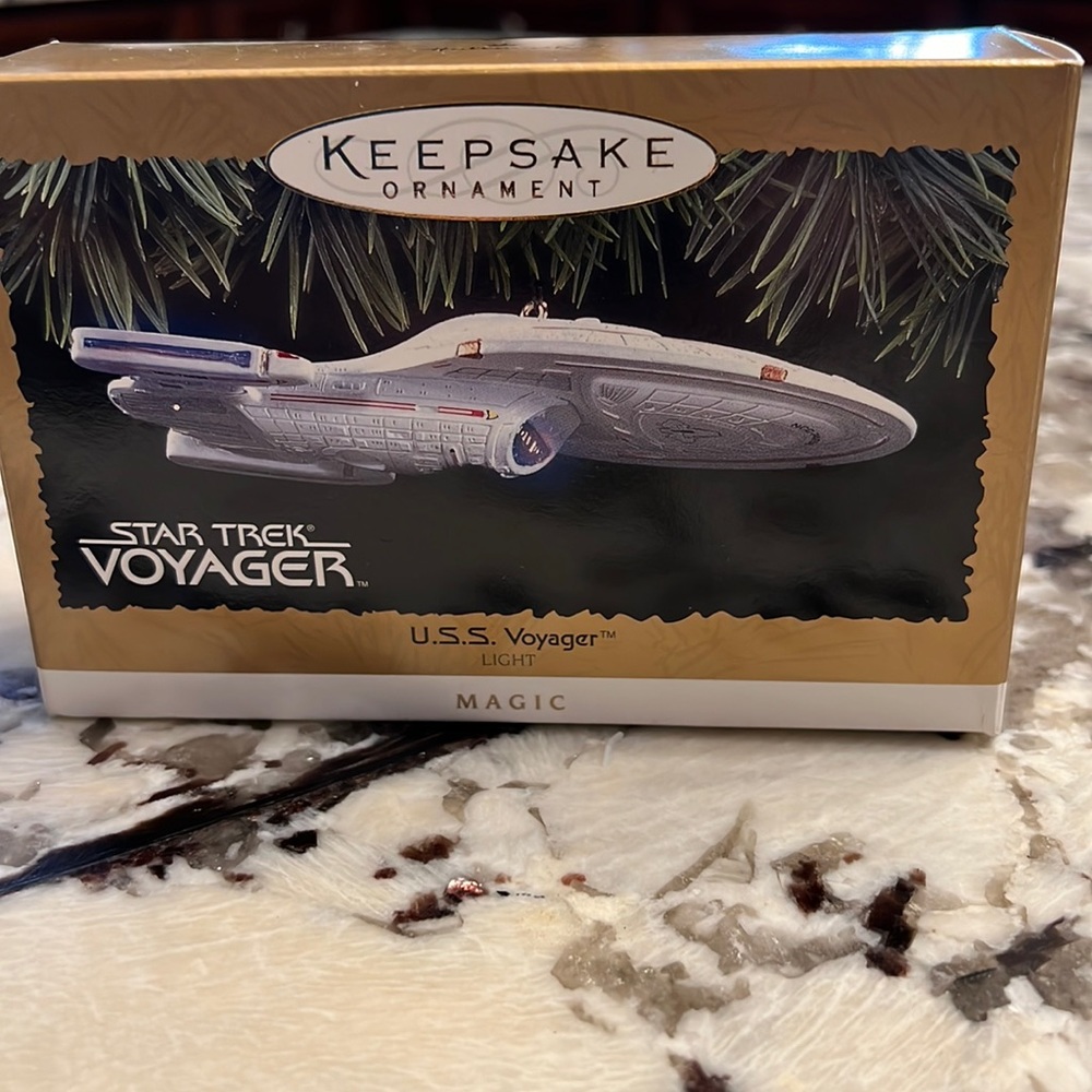 Hallmark keepsake ornament, Star Trek Voyager, USS Voyager